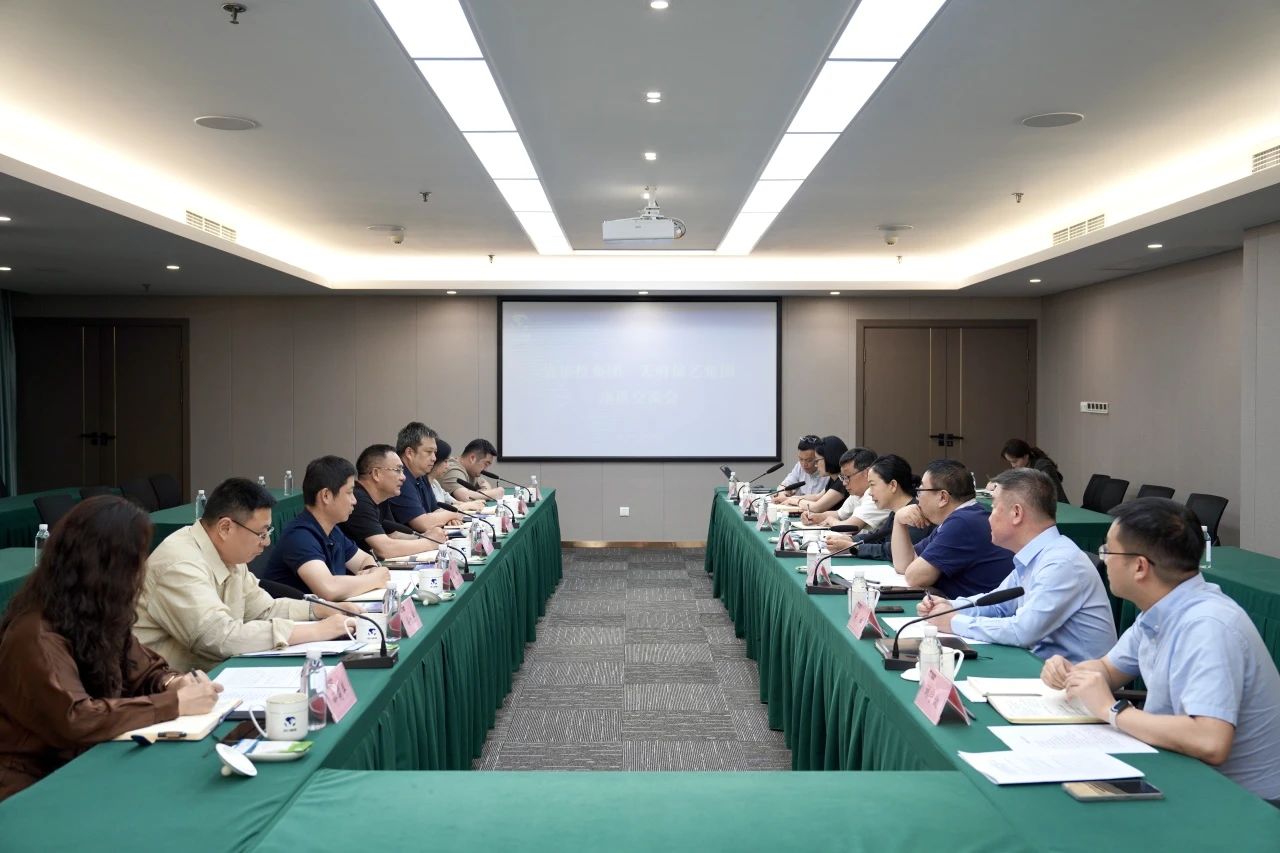省bti体育集团与天府演艺集团进行座谈互换会