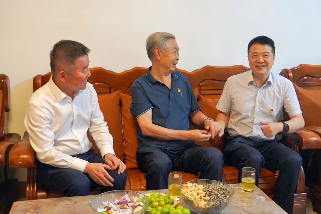 省bti体育集团党委书记、董事长游勇发展“七一”走访