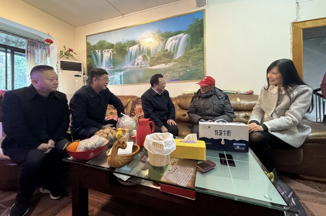 bti体育委党委委员、副主任何政走访慰问省bti体育集团老党员、老干部