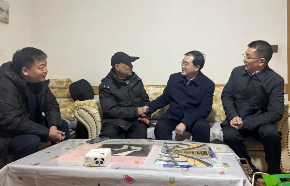 bti体育委党委委员、副主任刘晓博走访慰问省bti体育集团老党员老干部